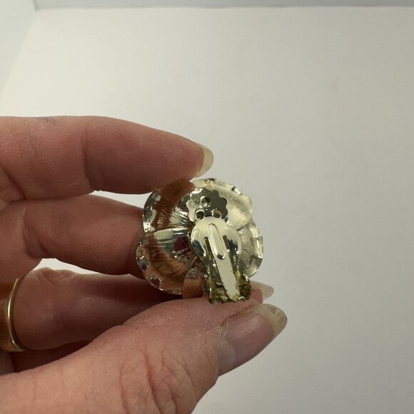 Vtg Flower Clip On Earrings Gold Tone Womens 1 inch Floral Retro - Picture 5 of 7